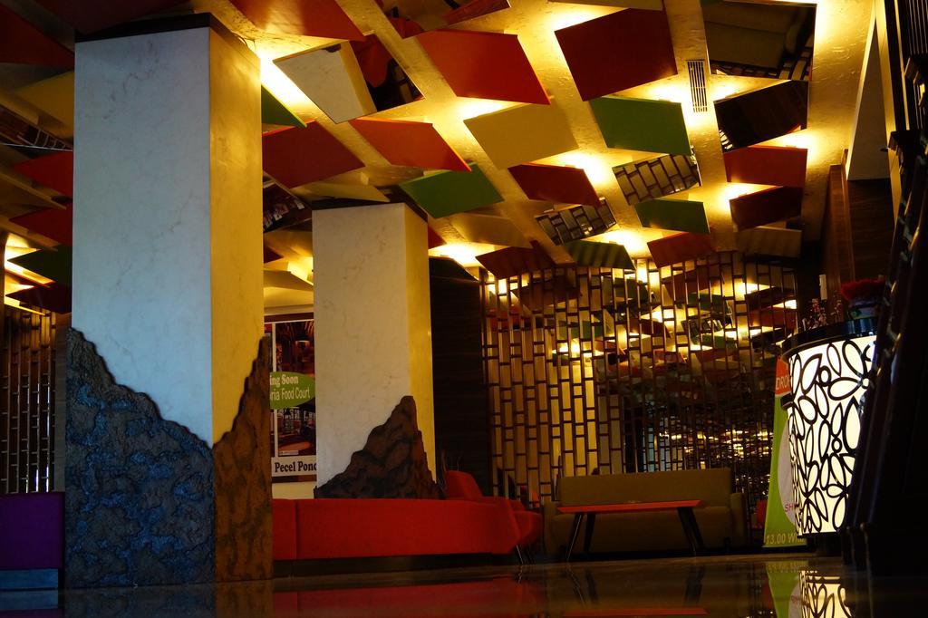 Hotel Victoria River View Banjarmasin  Esterno foto