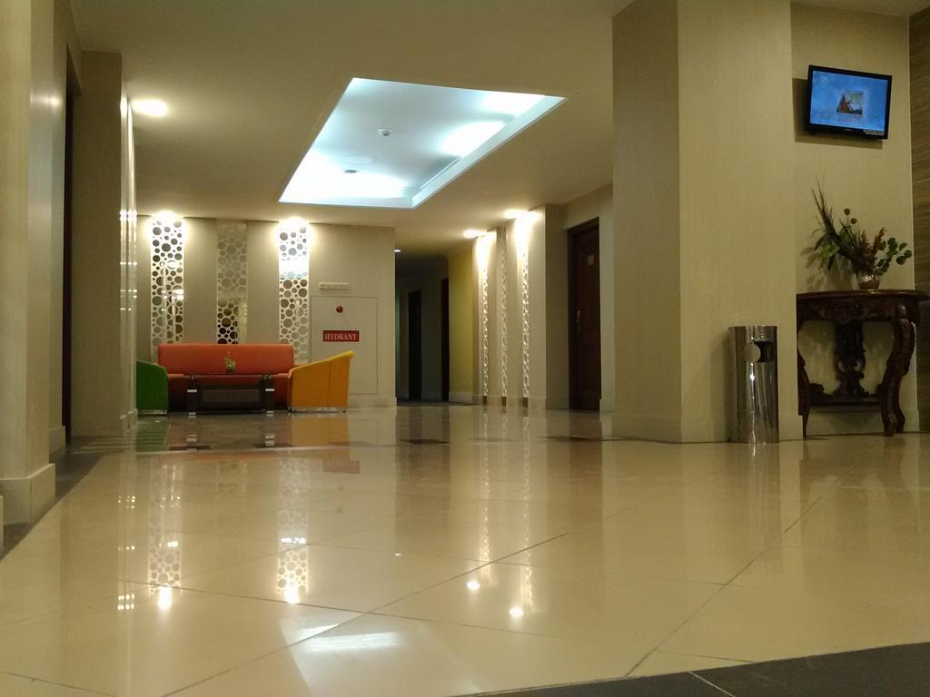 Hotel Victoria River View Banjarmasin  Esterno foto