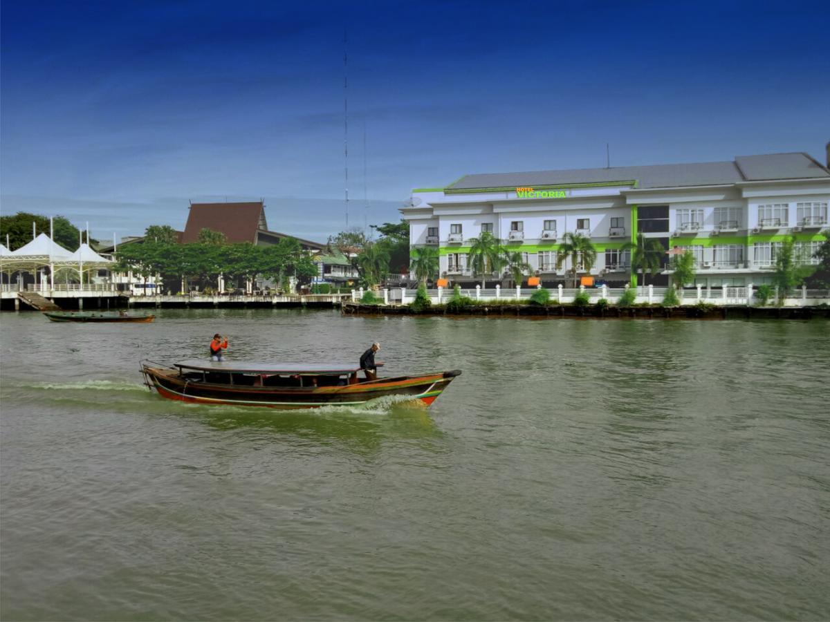 Hotel Victoria River View Banjarmasin  Esterno foto