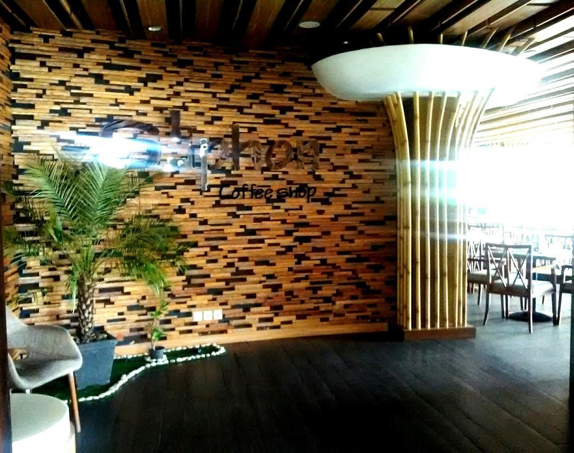 Hotel Victoria River View Banjarmasin  Camera foto
