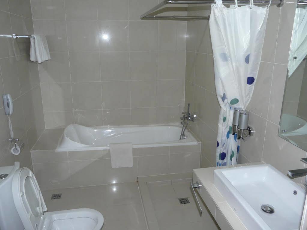 Hotel Victoria River View Banjarmasin  Esterno foto